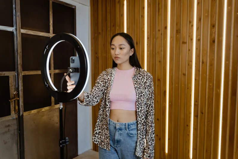 Performing Realness: The Strange Loop of Authenticity in the Social Media Age